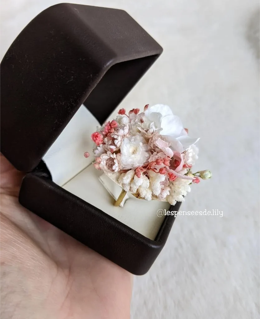 Bague en fleurs séchées pour mariée