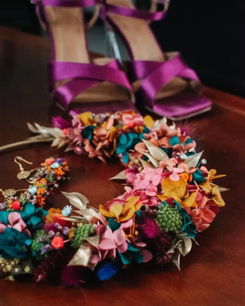 Bouquet Couronne en fleurs séchées en Situation mariage Chaussures Violettes
