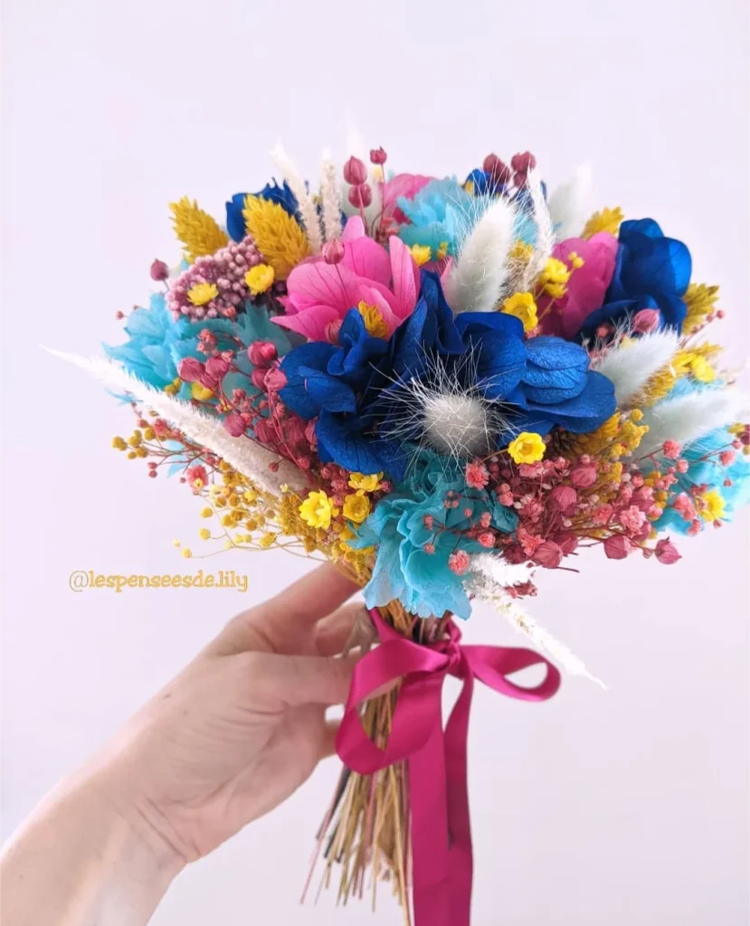 Bouquet en fleurs séchées mariée bleu rose jaune