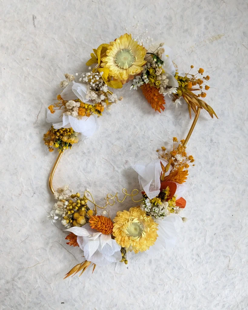 Cadre photo Aimante en fleurs séchées jaune orange, vue d’ensemble