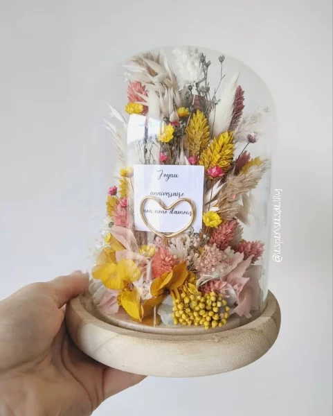 Cloche fleurie en fleurs séchées photo