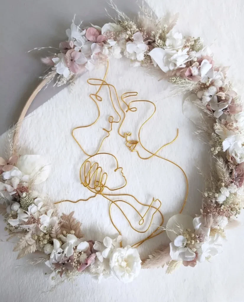 Couronne murale en fleurs séchées Couple Bebe