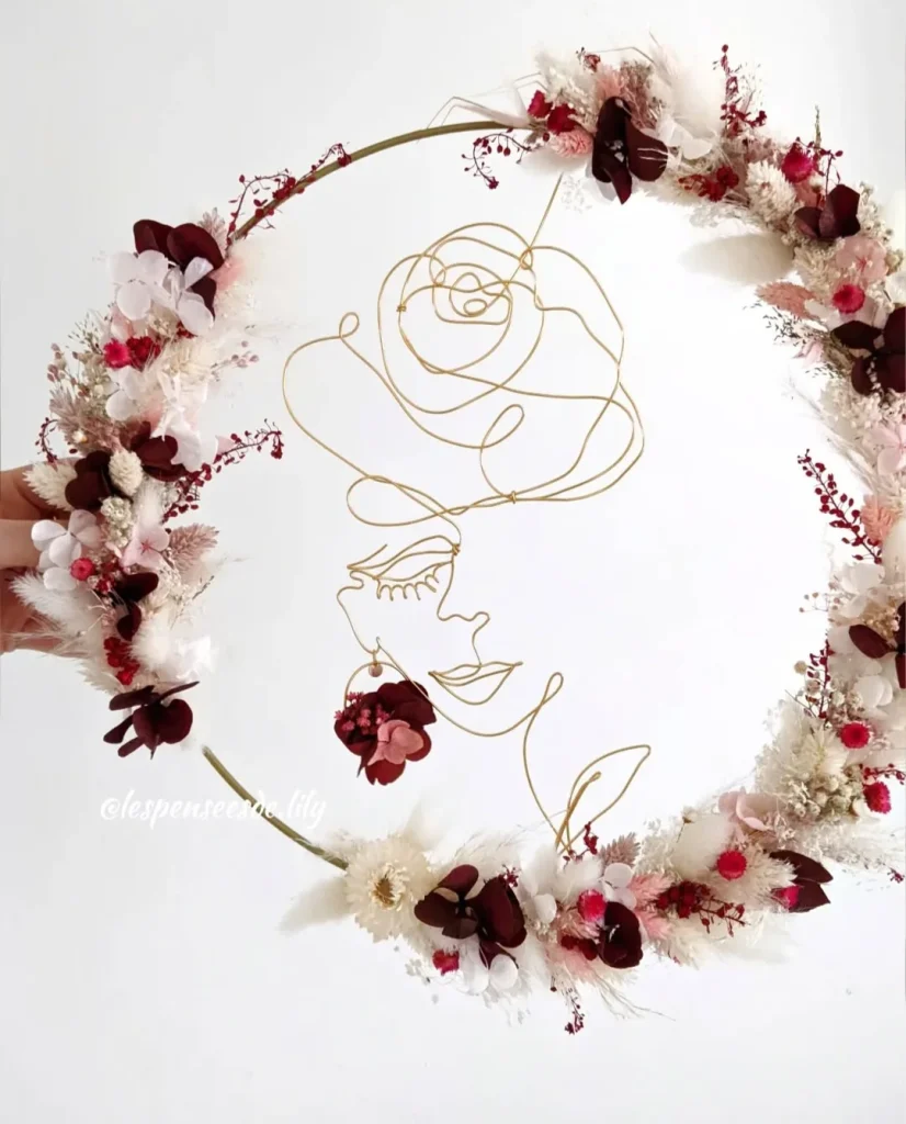 Couronne murale en fleurs séchées Femme fleurs