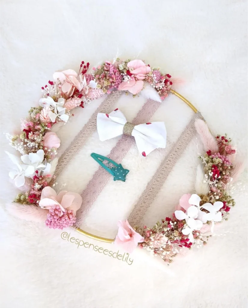 Couronne murale en fleurs séchées Noeuds Barrettes