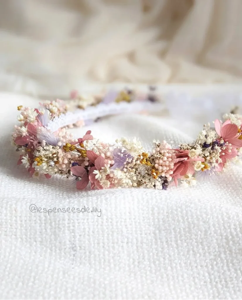 Couronne de tête rose violet jaune, vue d’ensemble