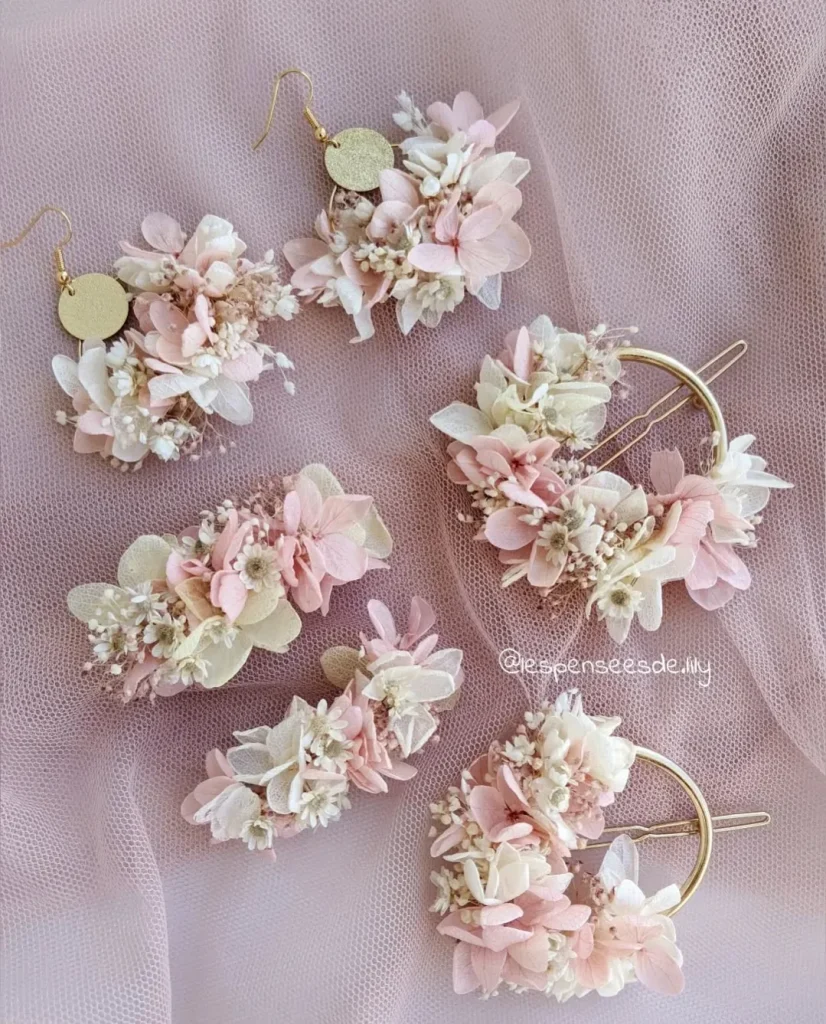Ensemble d’accessoires en fleurs séchées beige et rose