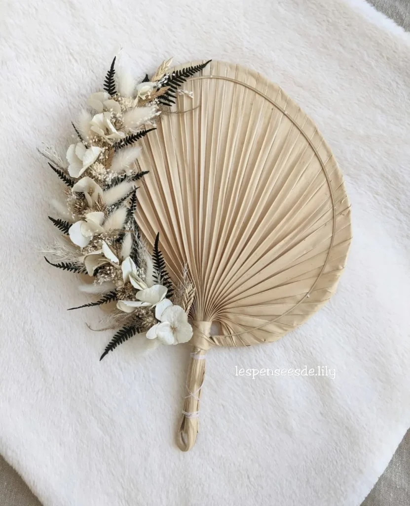 Feuille de palme en fleurs séchées