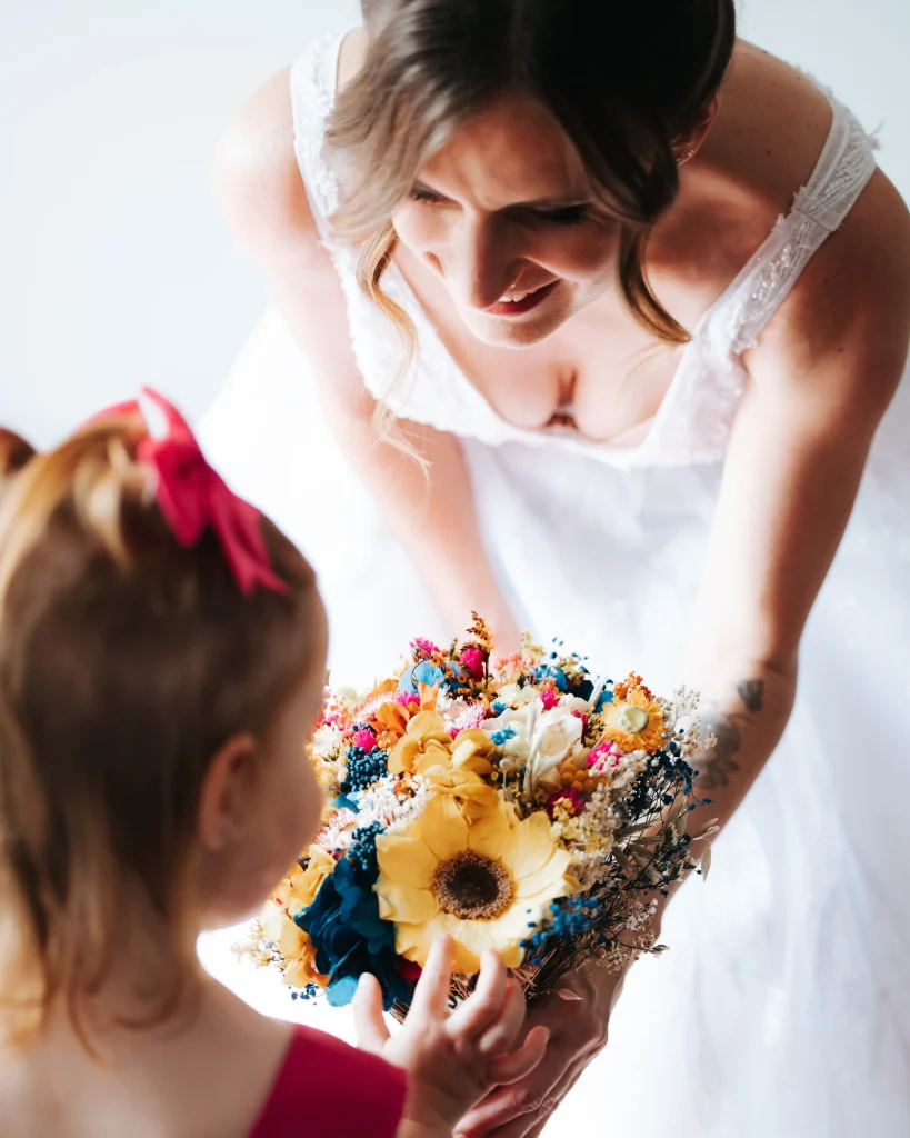 Création de mariage en fleurs séchées bouquet en fleurs séchées enfant