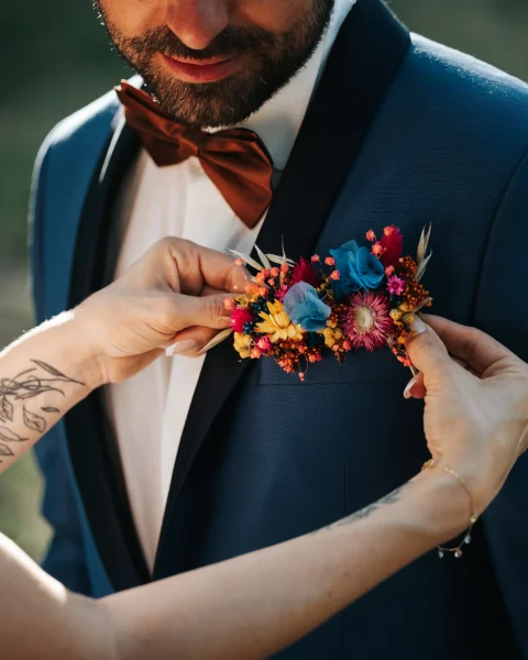 Création de mariage en fleurs séchées creation veste coloree
