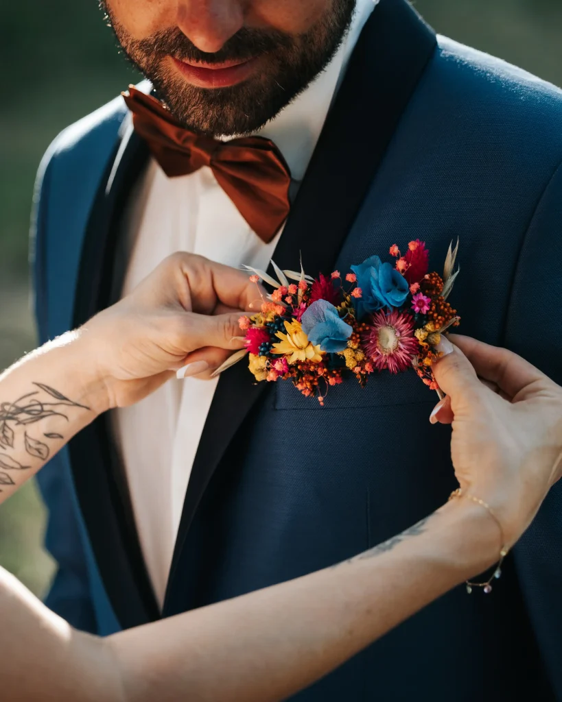 Création de mariage en fleurs séchées creation veste coloree