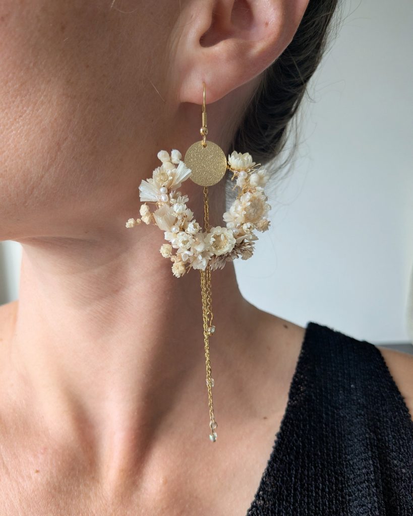 Boucles d’oreilles oreilles pluie florale portees