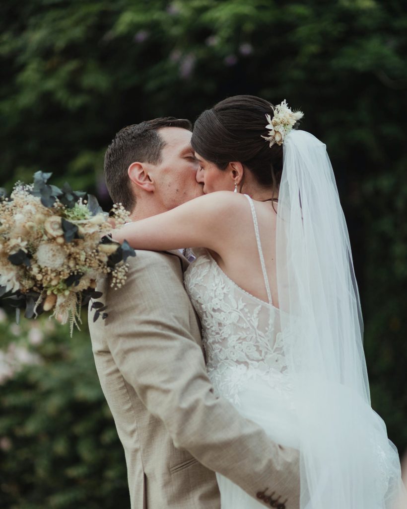 Création de mariage en fleurs séchées chic bohème en fleurs séchées