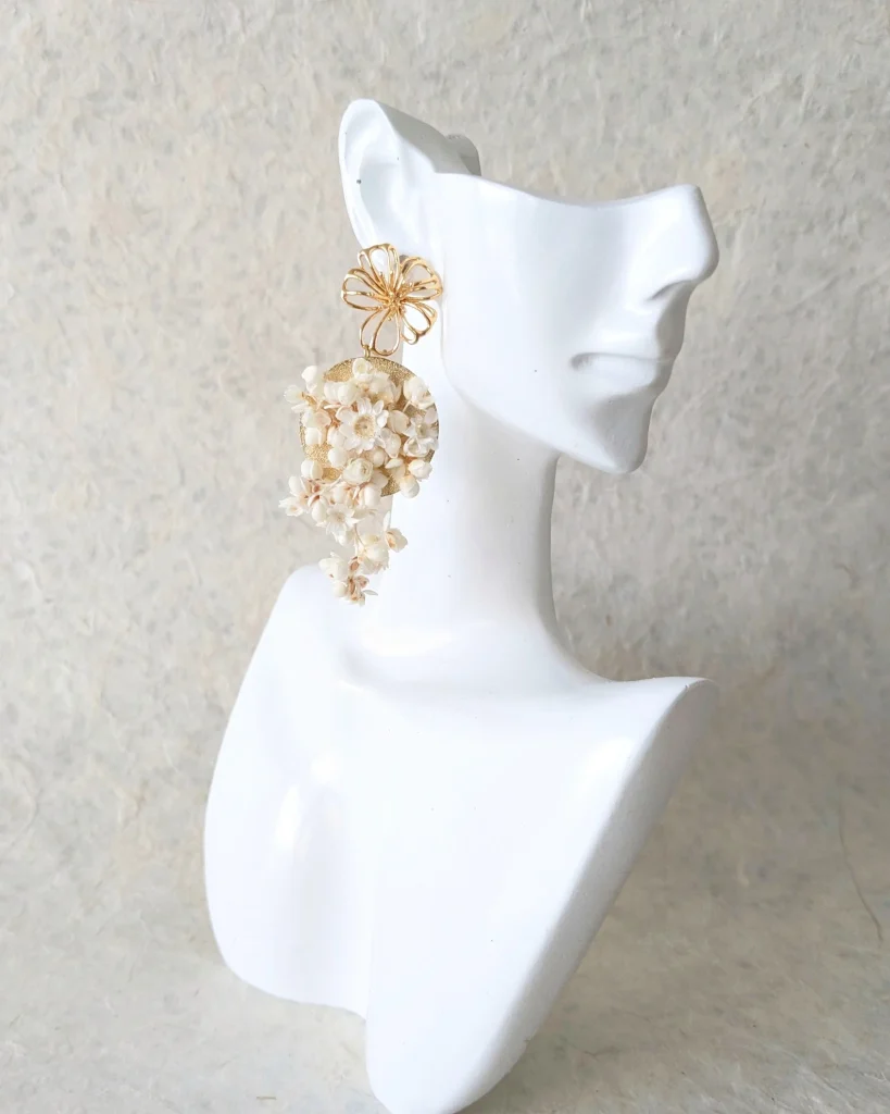 Boucles d’oreilles en fleurs séchées Jazz, sur présentoir