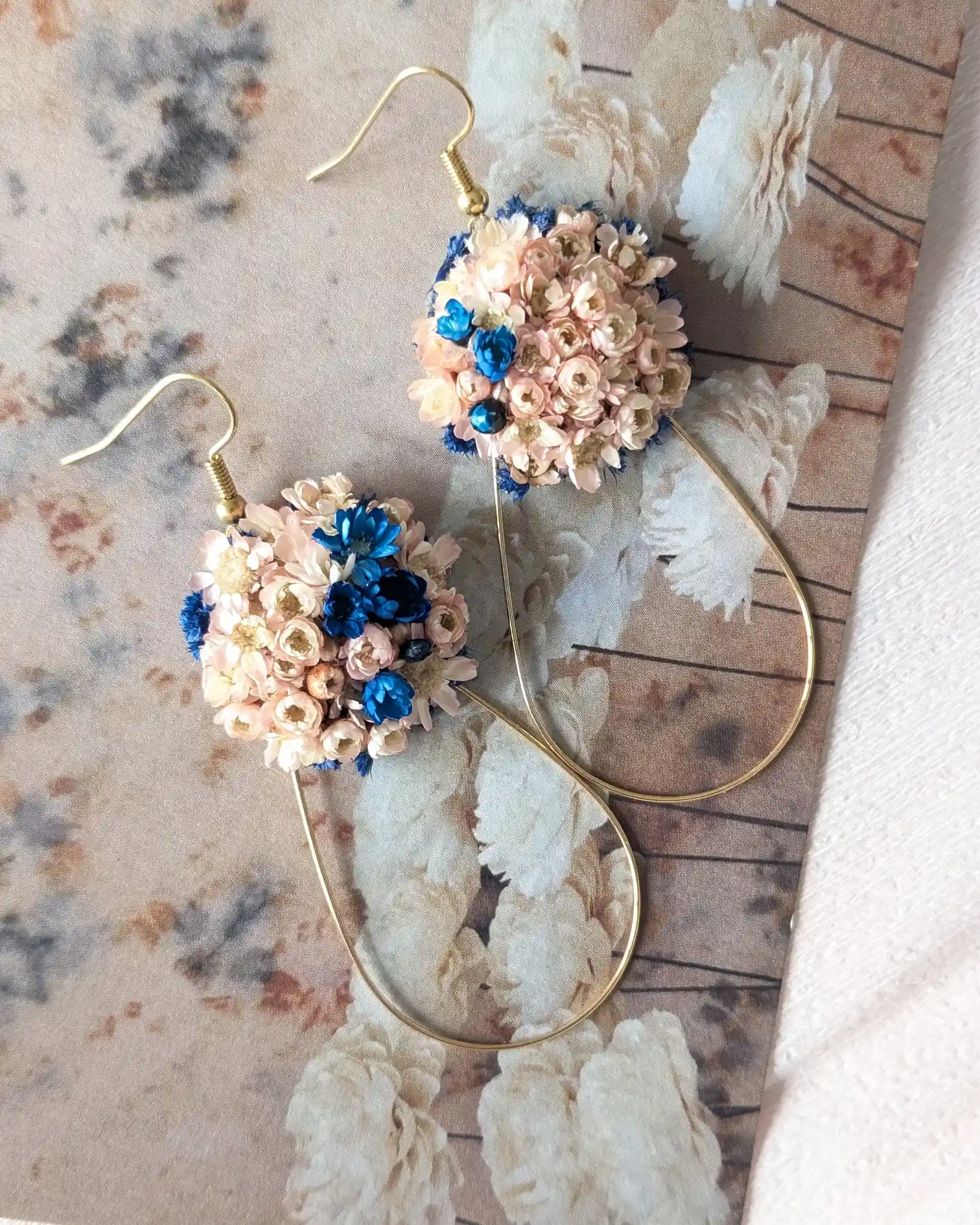 Boucles d’oreilles en fleurs séchées Floraison Fleuri, vue d’ensemble