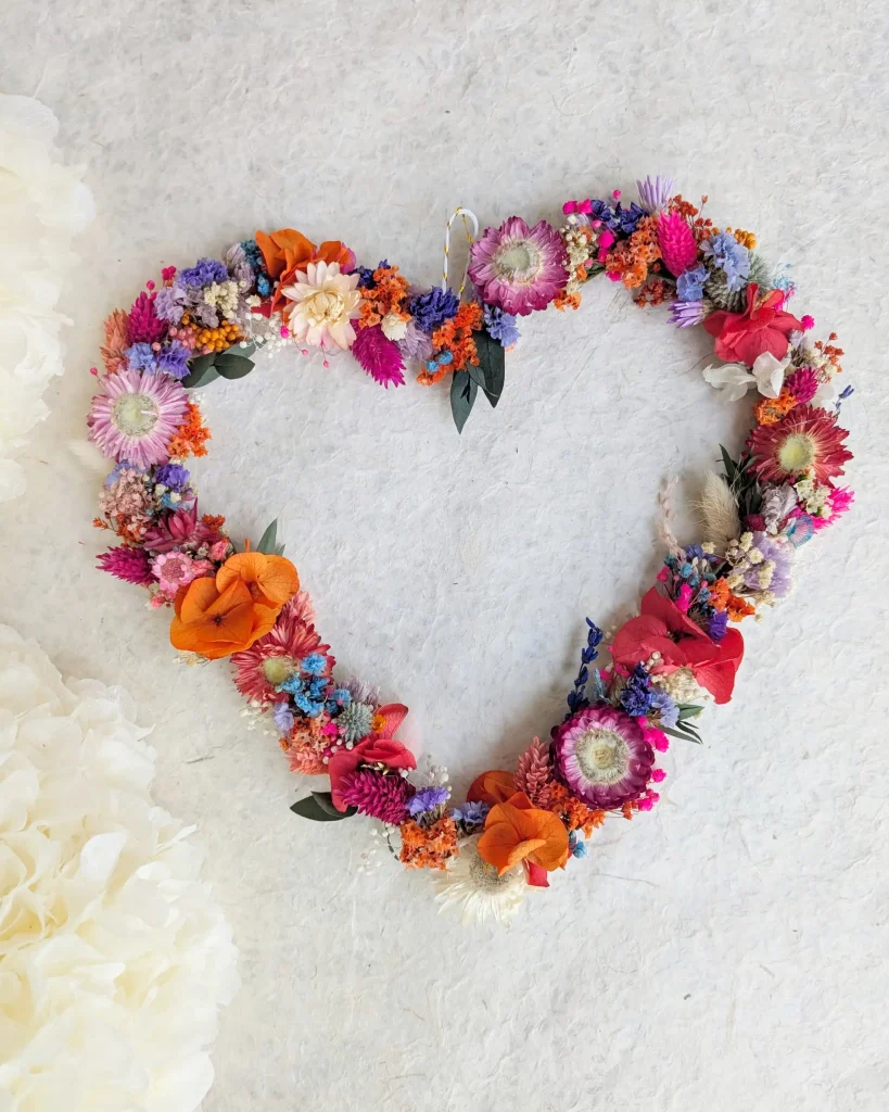 Cœur décoratif en fleurs séchées s agathe fond
