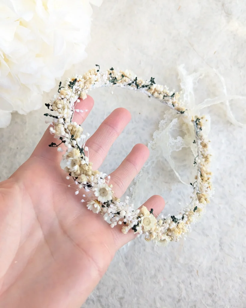 Couronne de tête petite Fille en fleurs séchées, vue d’ensemble