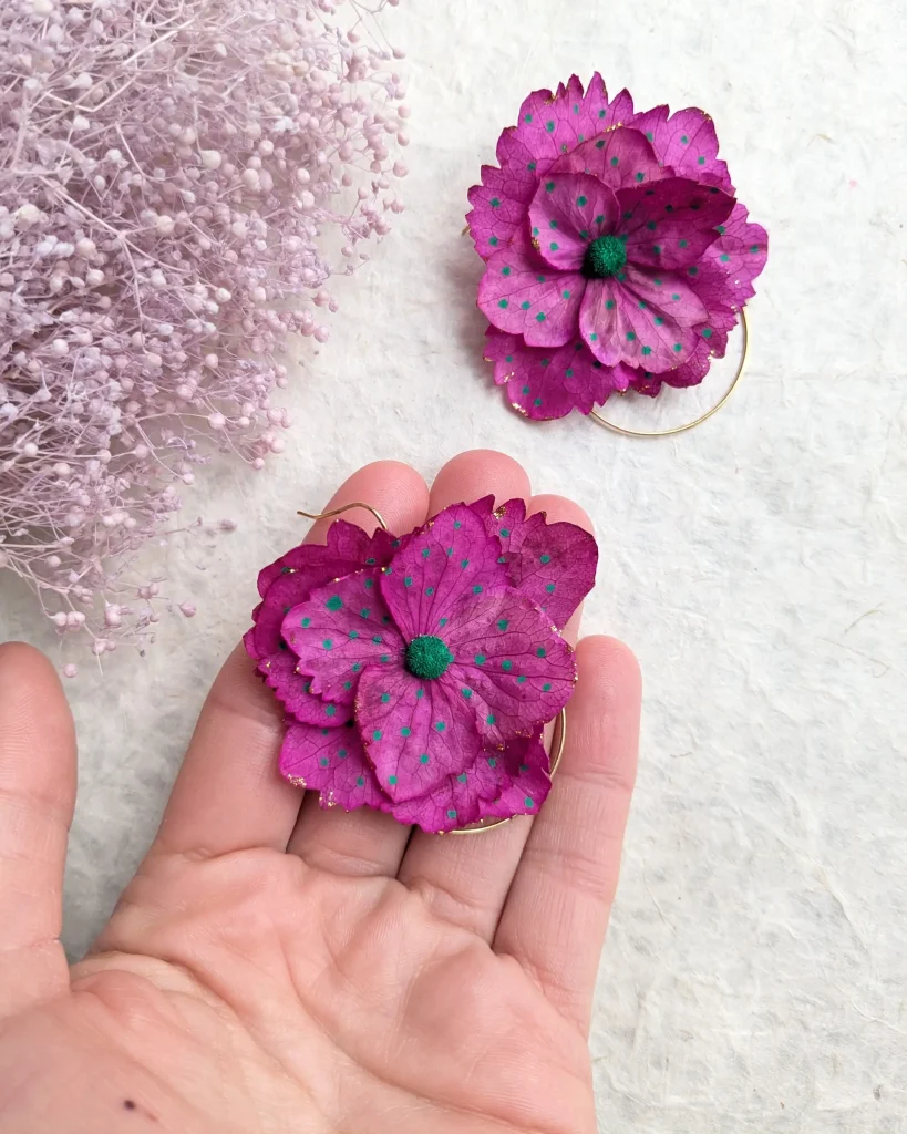 Boucles d’oreilles en fleurs séchées Mai, vue d’ensemble