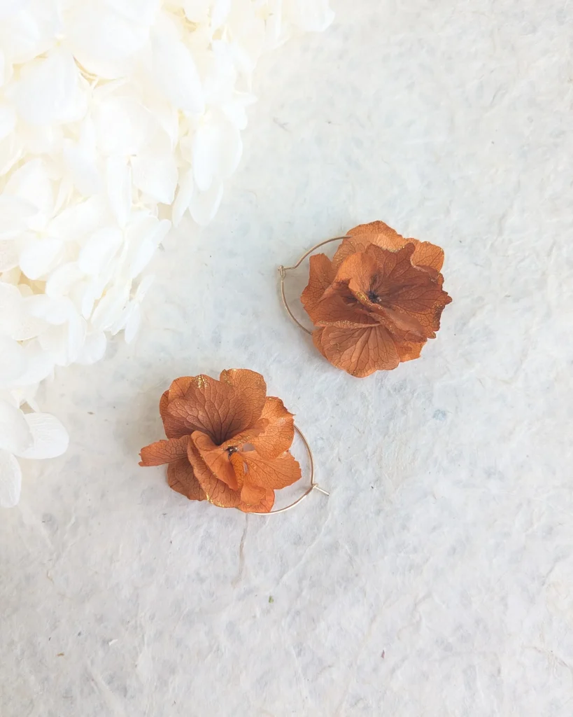 Boucles d’oreilles en fleurs séchées Ambre, vue d’ensemble