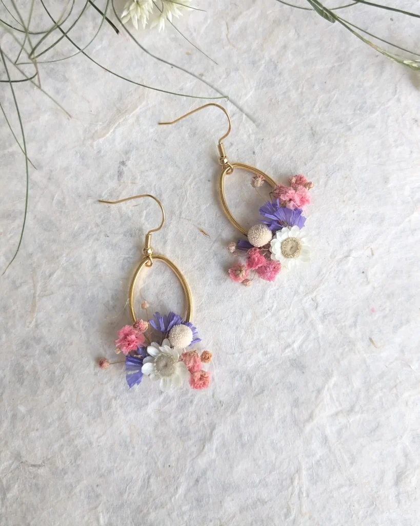 Boucles d’oreilles en fleurs séchées Clémence, vue d’ensemble