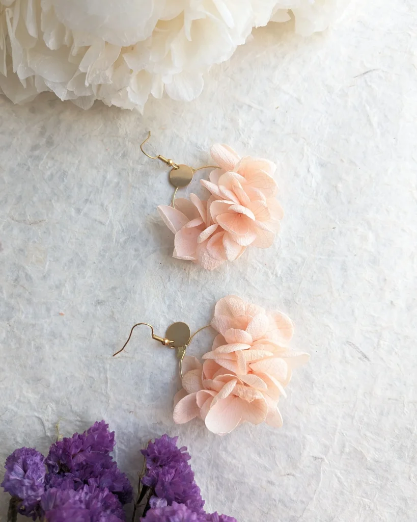 Boucles d’oreilles en fleurs séchées Douceur, vue d’ensemble