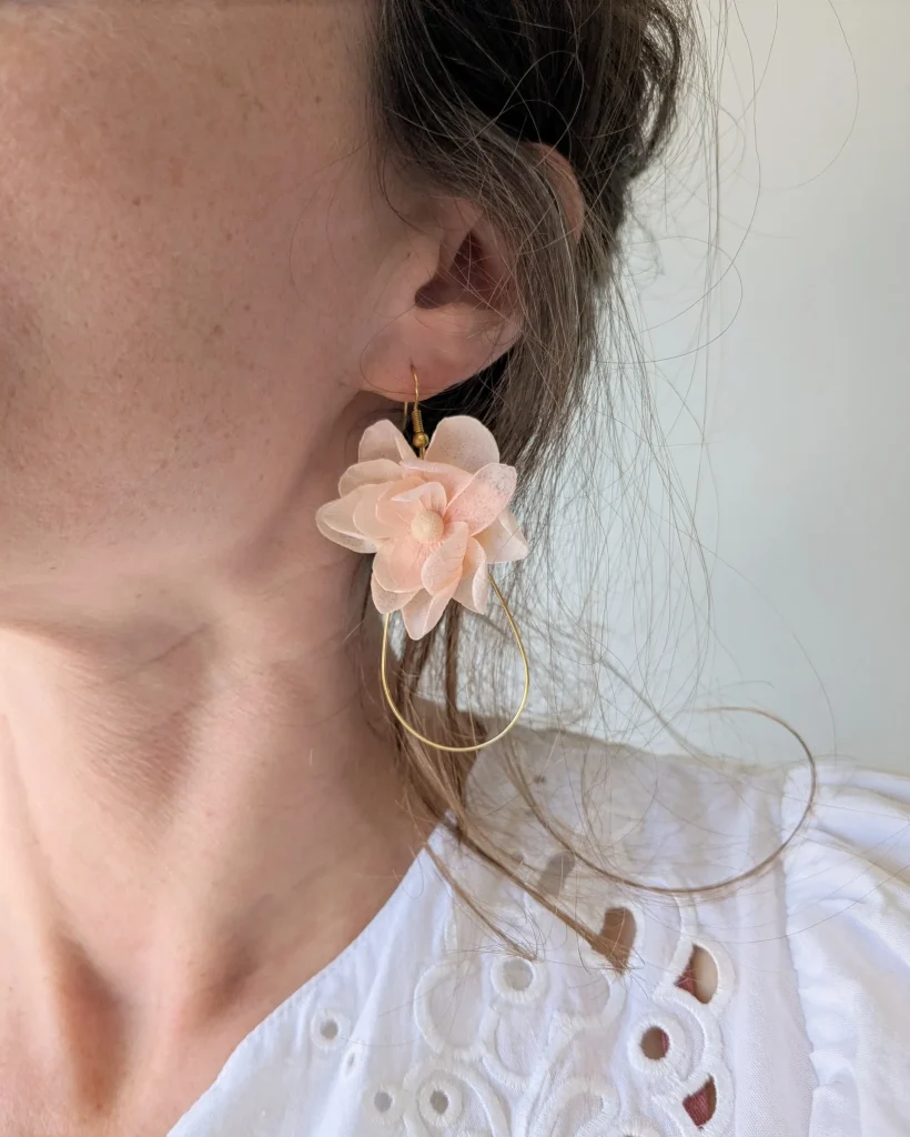 Boucles d’oreilles en fleurs séchées rose poudré