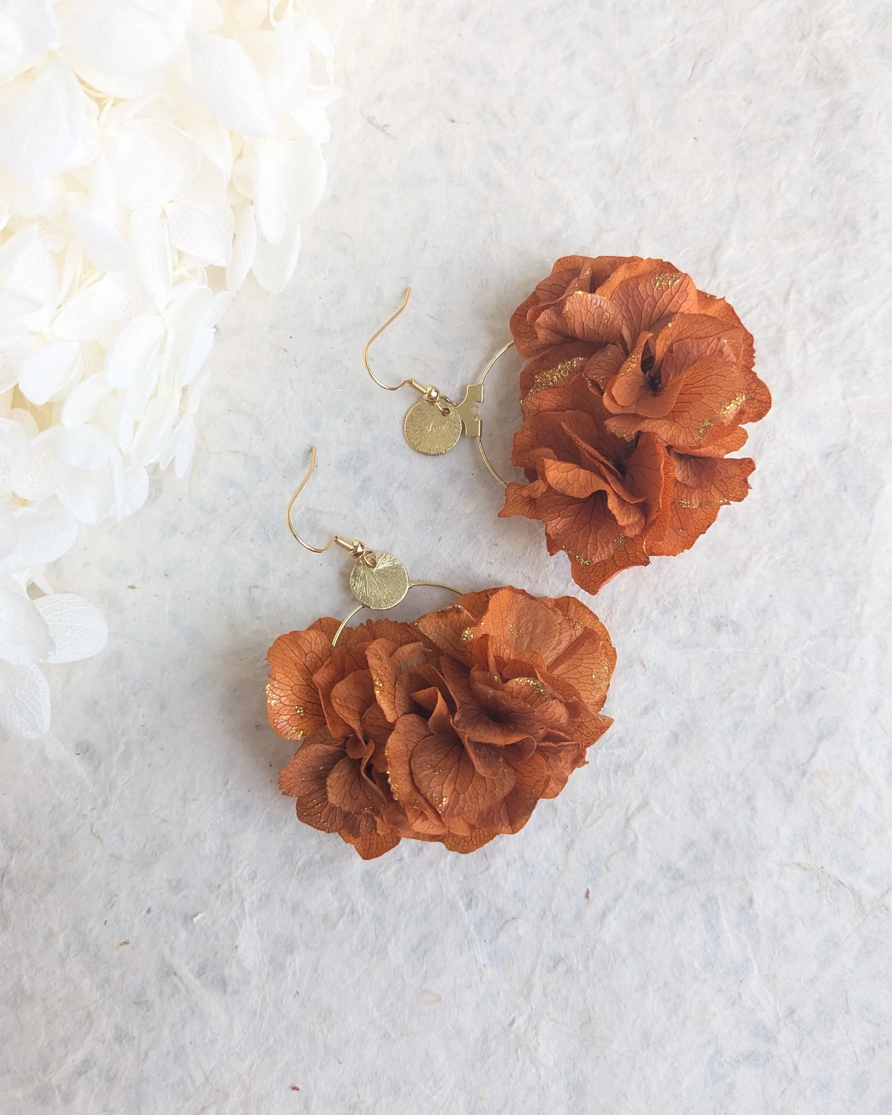 Boucles d’oreilles en fleurs séchées Victoire, vue d’ensemble
