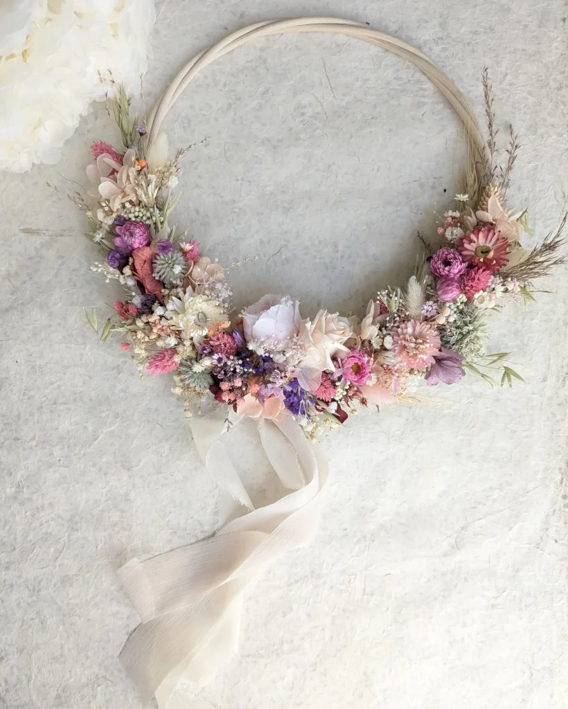 Couronne en fleurs séchées Eulalie, vue d’ensemble