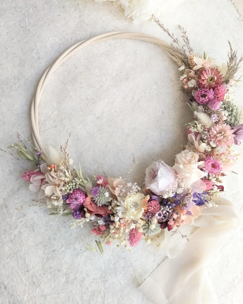 Couronne en fleurs séchées Eulalie, détail des fleurs