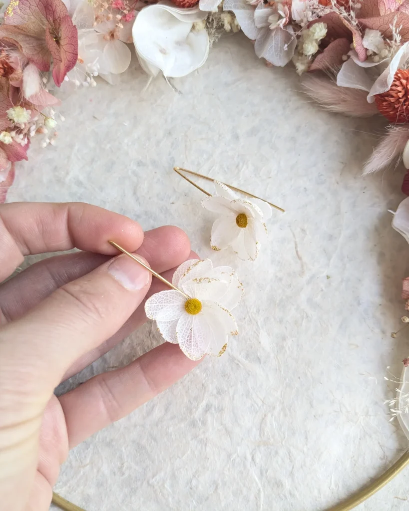 Boucles d’oreilles en fleurs séchées Leonie, détail des fleurs