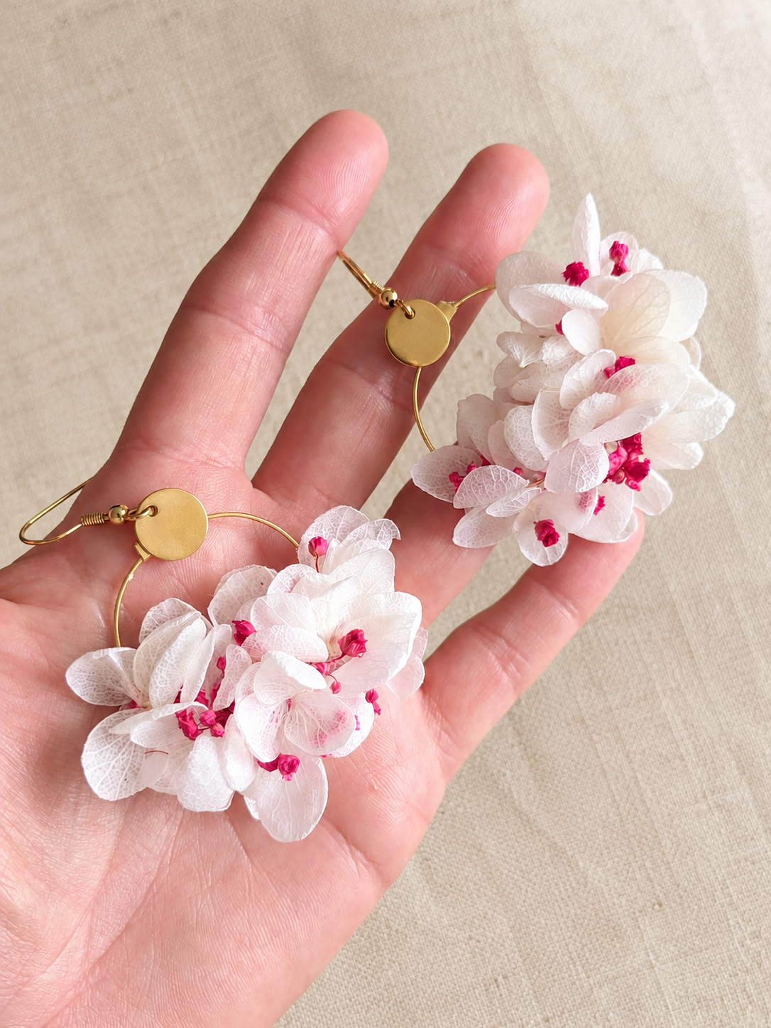 Boucles d'oreilles hortensia blanc et gypsophile fuchsia, Framboise